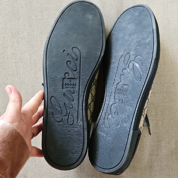 Gucci GG Monogrammed Men's Navy and Tan/Cream Suede Low Sneakers - Picture 12 of 17